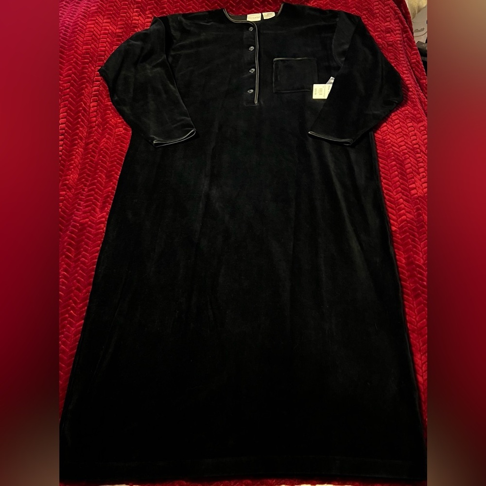 NWT Vtg Penneys Delicates Black Velvety Velour Robe Nightgown Women’s  Medium